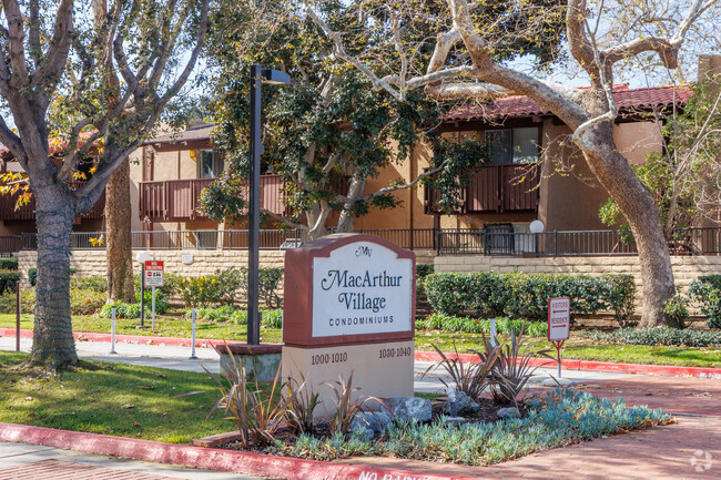 1000 - 1040 W MacArthur Blvd - MacArthur Village