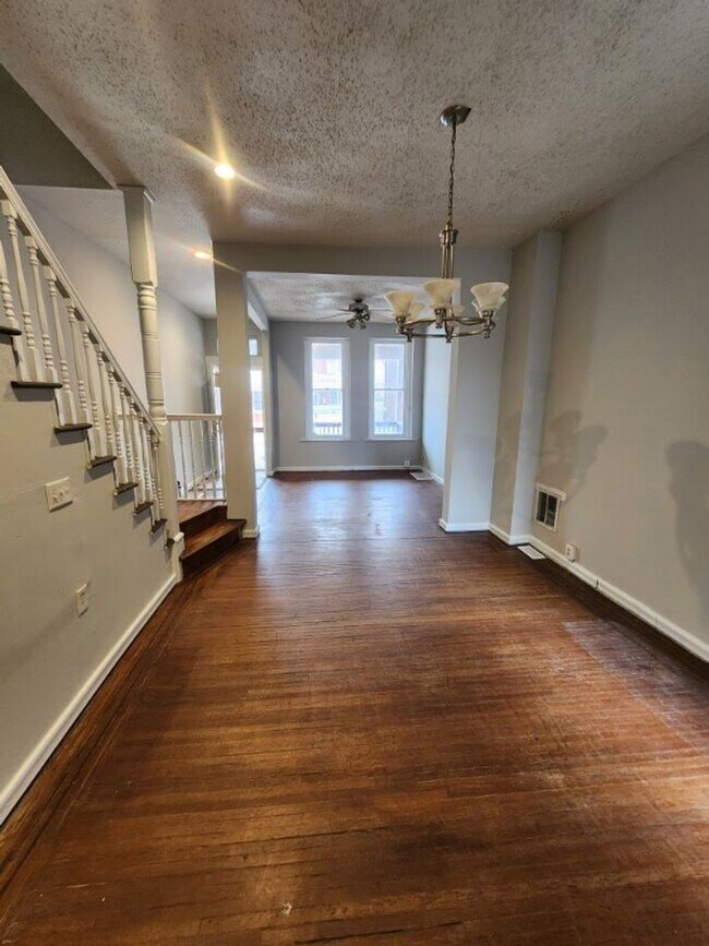 Foto del edificio - Pet Friendly 5 Bedroom Home in York!