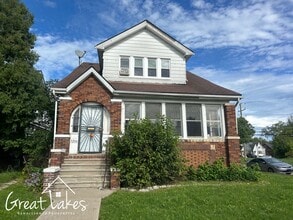 Building Photo - 5204 Beaconsfield St