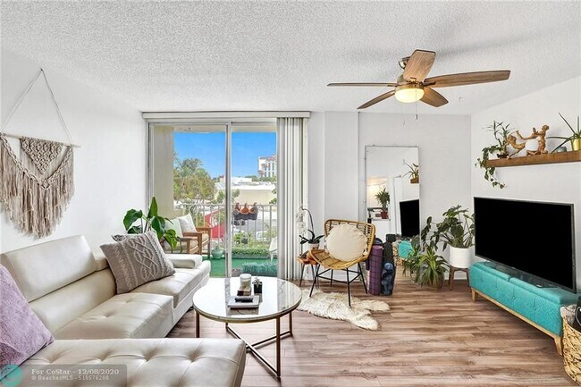 Foto del edificio - 1050 SE 15th St