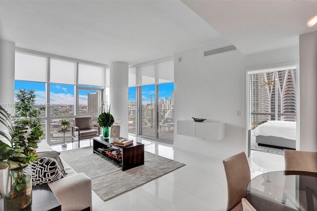 Foto del edificio - 851 NE 1st Ave