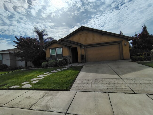 Building Photo - 880 Raccoon Valley Dr