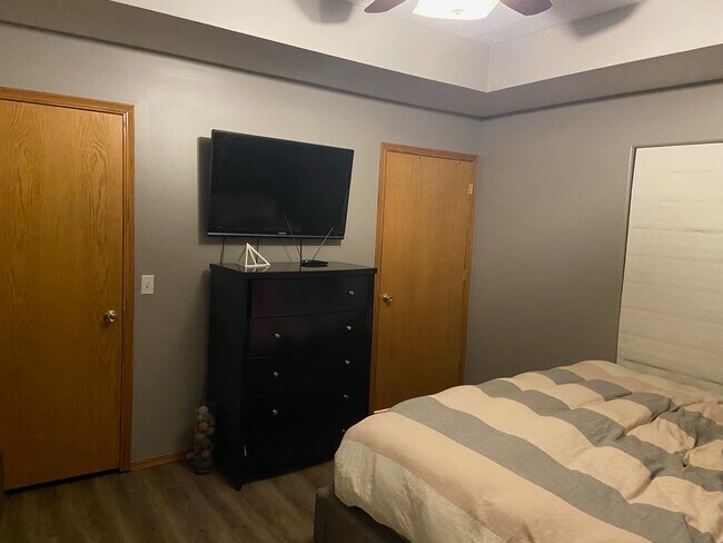 Foto del edificio - 1521 S Lone Pine Ave