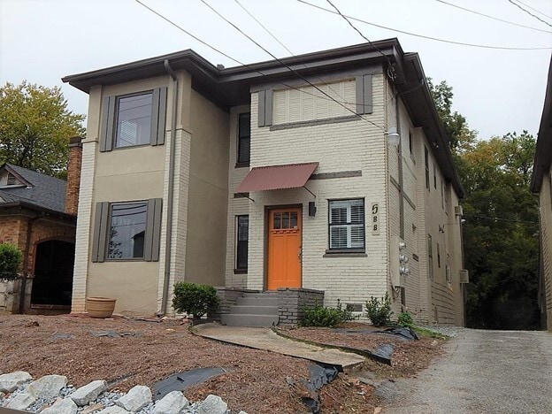 Building exterior front - 588 Parkway Dr NE Apartments