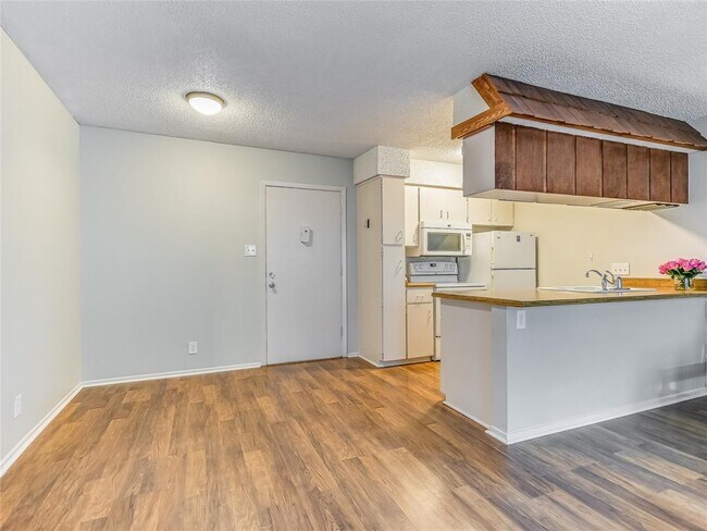 Foto del edificio - 910 Duncan Ln