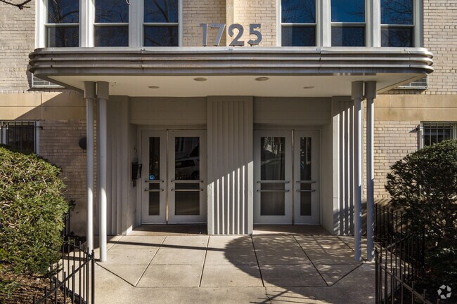 Building Photo - Hampshire Plaza