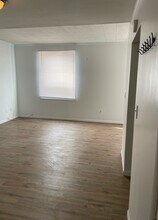 Building Photo - 105 E Poplar St