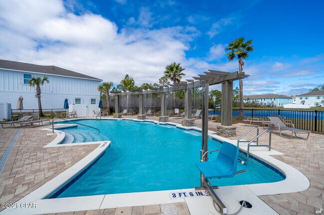 Building Photo - 7558 Shadow Lake Dr