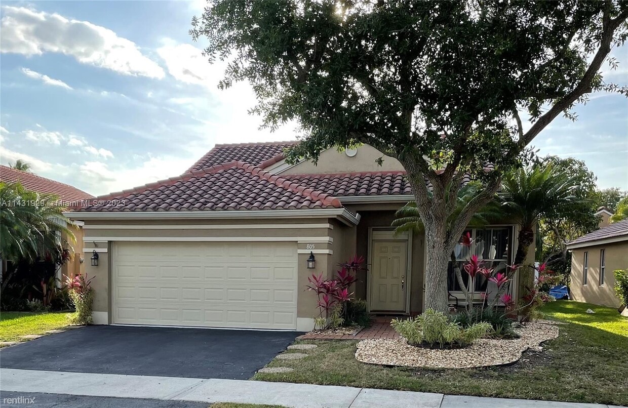 Foto principal - 3 br, 2 bath House - 805 Falling Water Rd