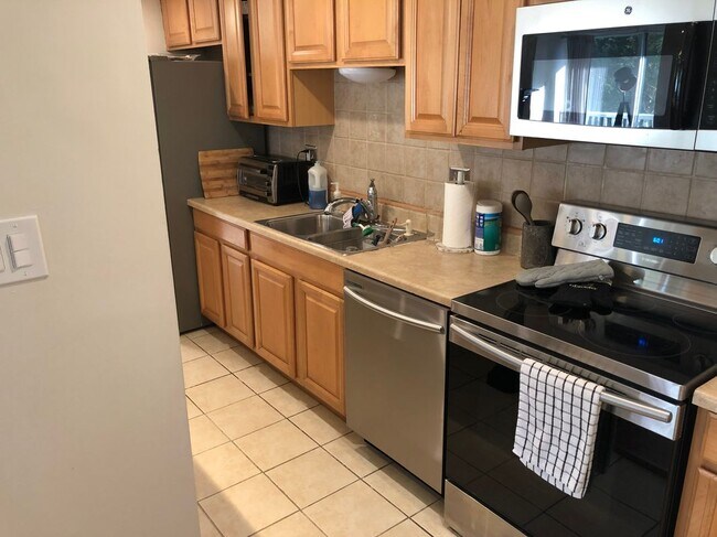 Building Photo - 503 Palmtree Dr