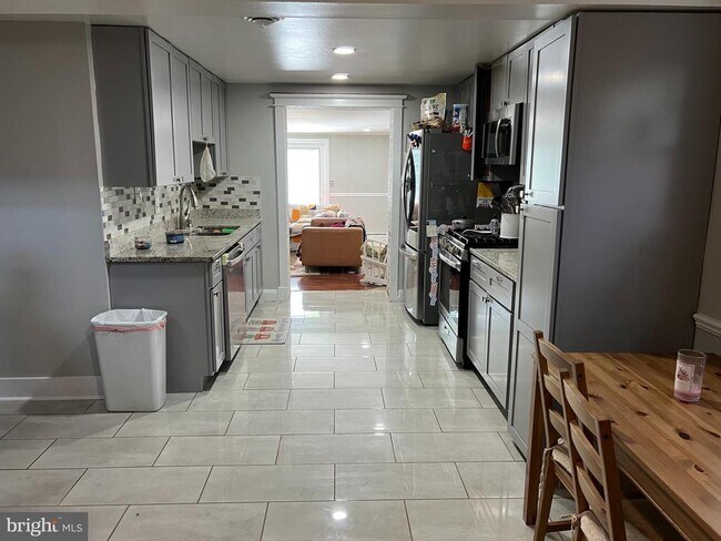 Building Photo - 3389 Bristol Ct