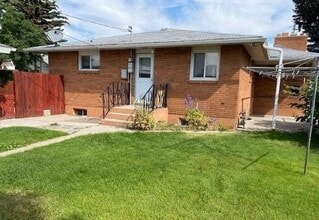 Building Photo - 2406 Moulton St