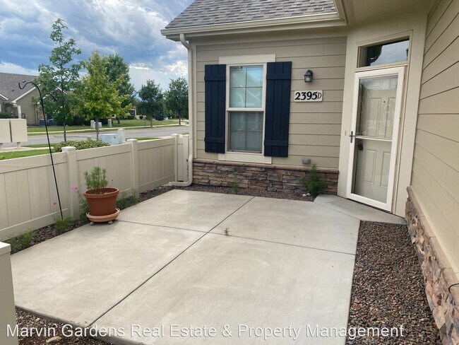 Building Photo - 3 br, 2.5 bath House - 2395 Santa Fe Unit #D