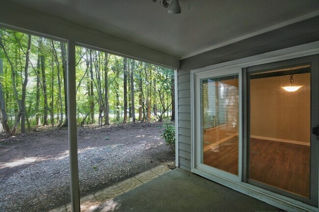 Foto del edificio - 37 Rumson Ct