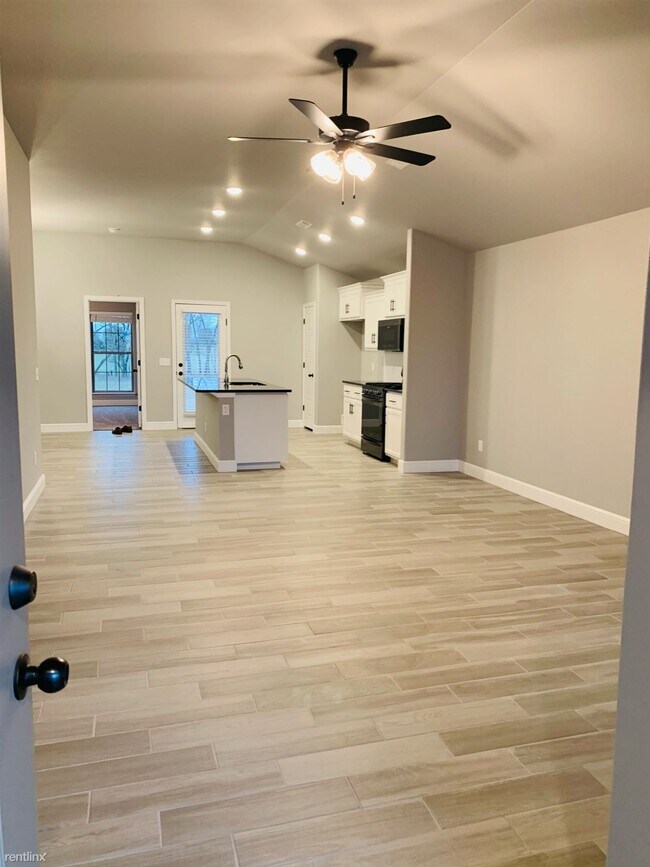 Foto del edificio - 3 br, 2 bath House - 525 Northwest 59th Av...