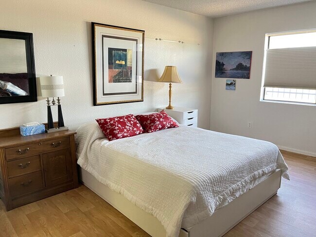 Master bedroom - 425 S Parkcrest
