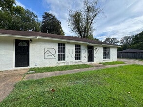 Building Photo - 327 Grover Cleveland Cir