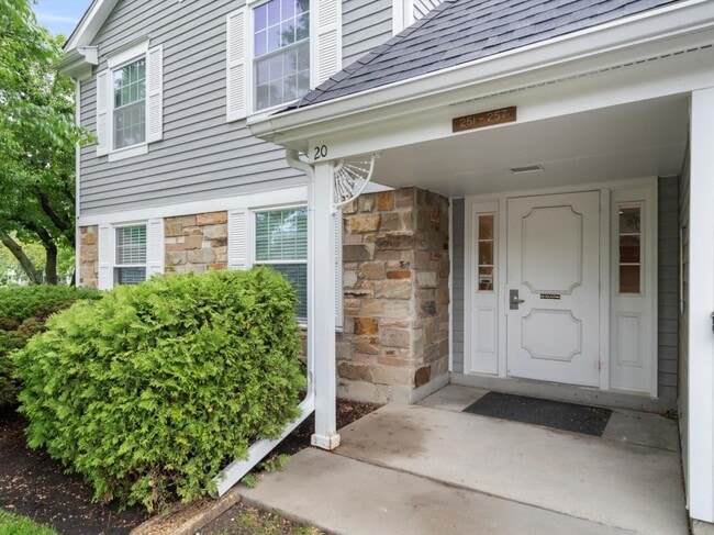 Building Photo - 251 Appletree Ct