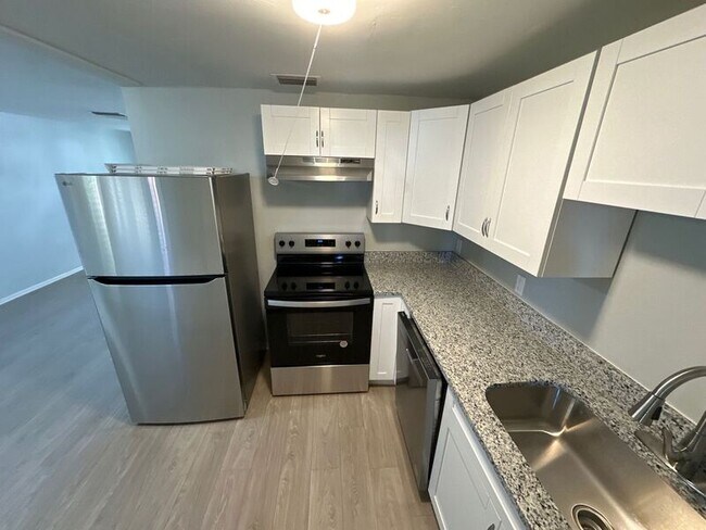 Foto del edificio - 1025 Jadewood Ave