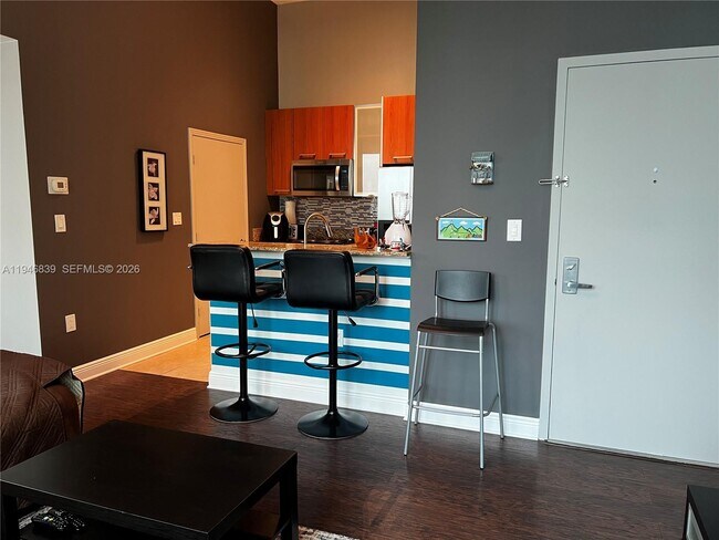 Foto del edificio - 9055 SW 73rd Ct