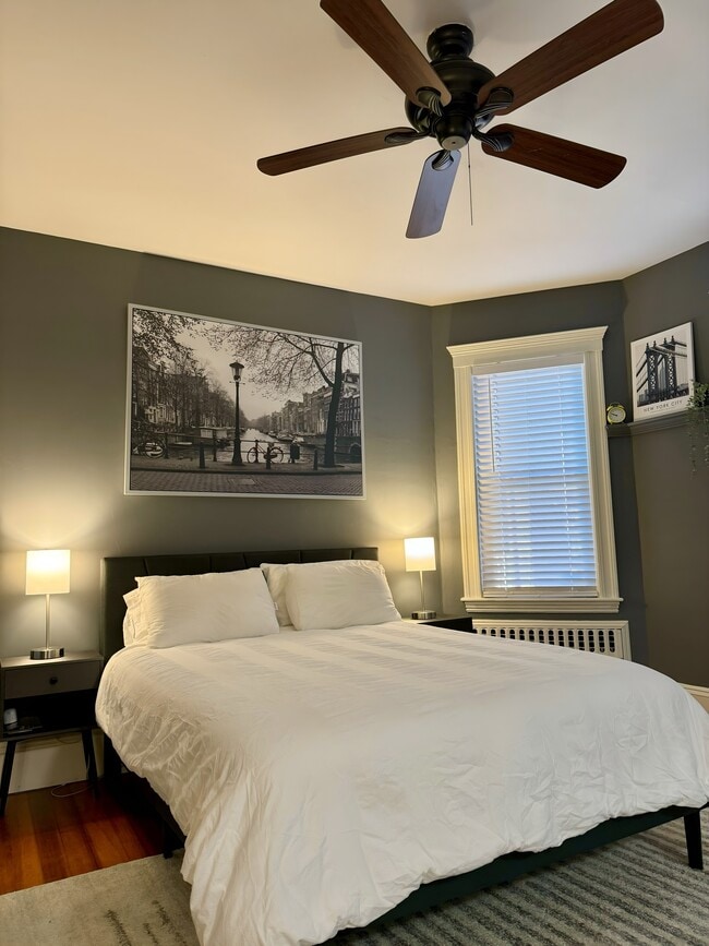 Foto del edificio - 72 Bakersfield St