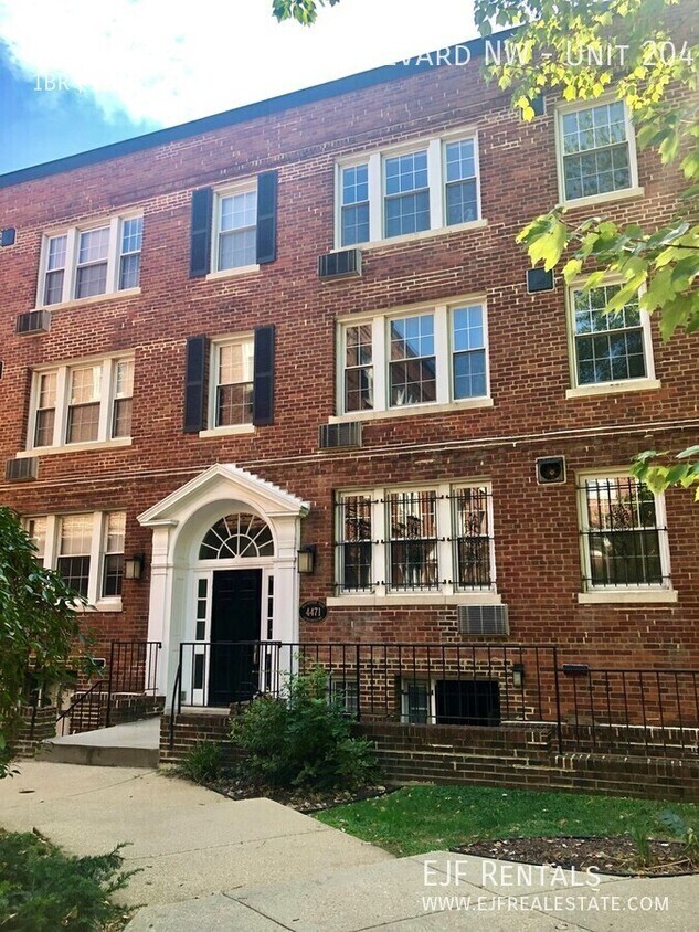 Foto principal - 4471 MacArthur Blvd NW