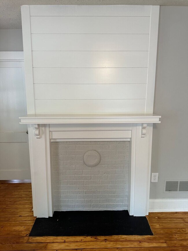 Photo - 138 S Poplar St Apartment