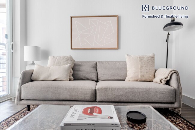 Foto del edificio - 710 E 3rd St