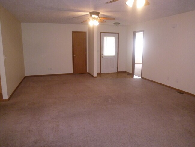 Building Photo - Collet Meadow - 5 Bedroom Family Home - Pets Welcome!*