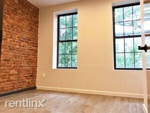 Building Photo - 242 Menahan St