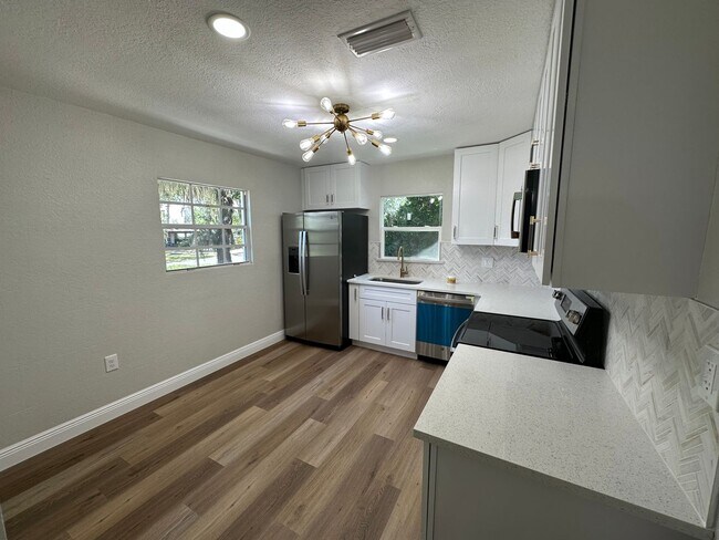 Foto del edificio - Beautiful 2 bedroom 1 bathroom newly remod...