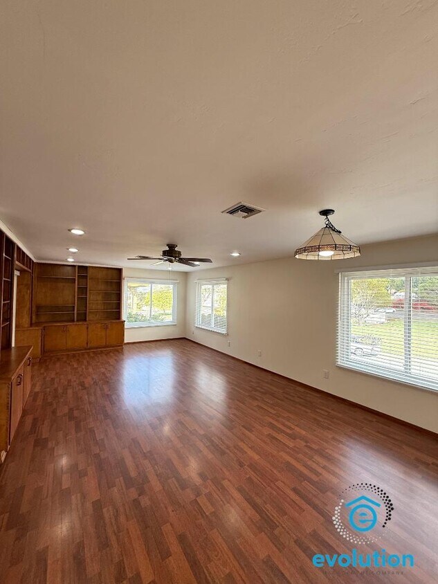 Foto principal - 8231 Roy St