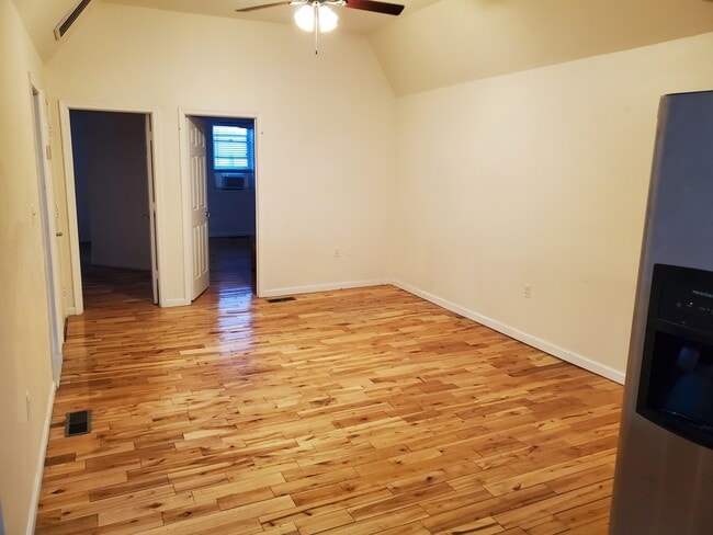 Building Photo - 1608 14th St NW