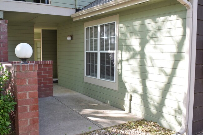 Building Photo - 3565 Windmill Dr