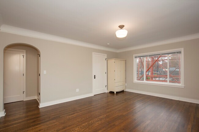Building Photo - 1404 3rd Ave N