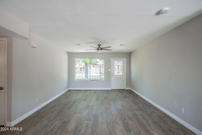 Building Photo - 323 W Laguna Dr