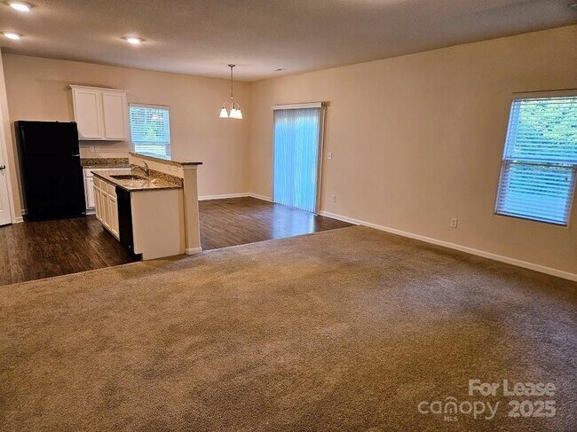 Foto del edificio - 8119 Paw Club Dr