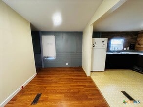 Building Photo - 217 E Schulz St