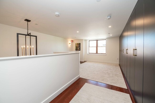 Building Photo - 24 Wales St