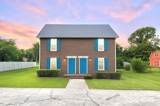 Building Photo - 608 Bethpage Rd Building Photo - 608 Bethpage Rd