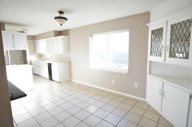 Building Photo - 3108 Gwendolyn Ln