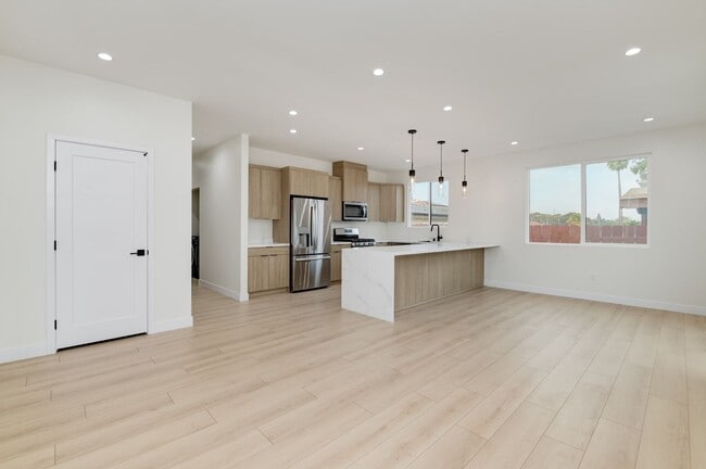Building Photo - 5142 Los Robles Dr
