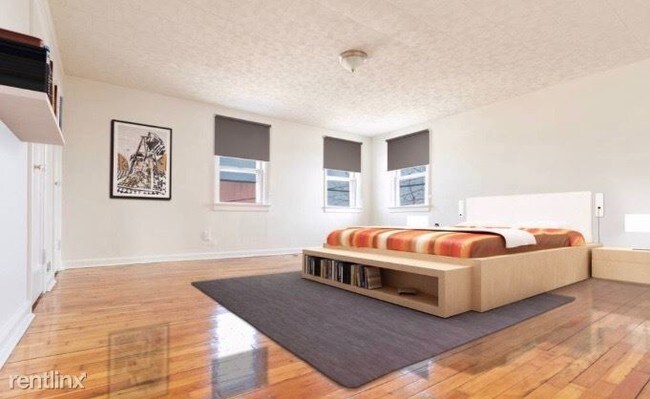 Building Photo - 3 br, 1 bath Apartment - 74 Avenue E