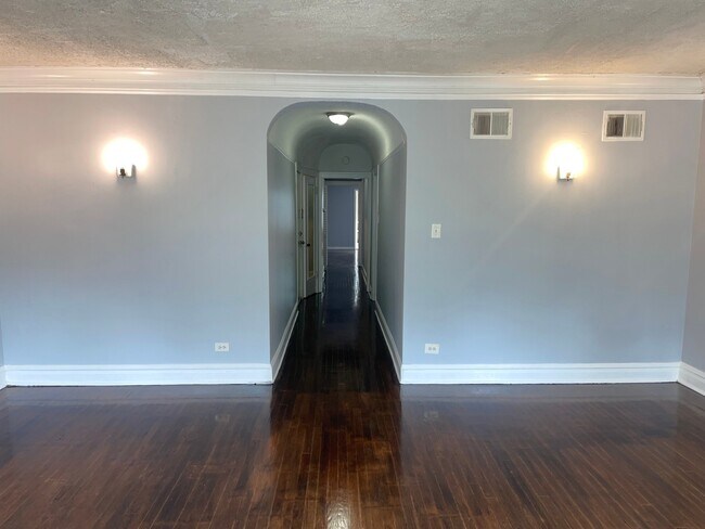 Foto del edificio - 1349 W Garfield Blvd
