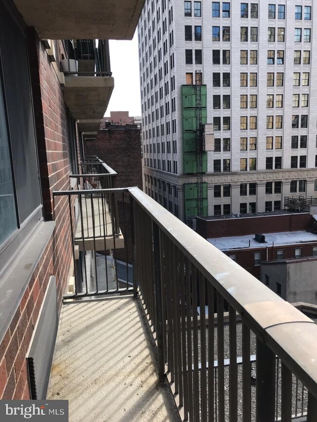 Building Photo - 1420 Locust St