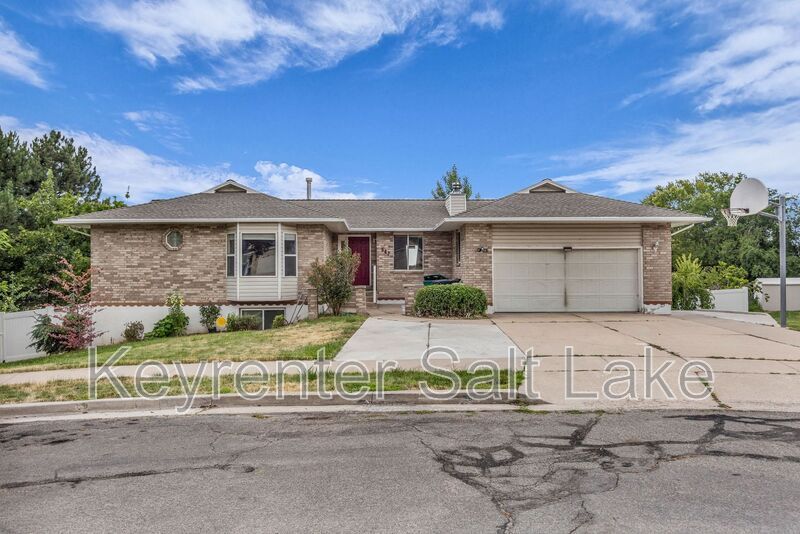 Primary Photo - 567 N Allanwood Pl