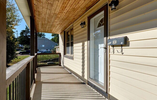 Foto del edificio - 2313 Burns Ave