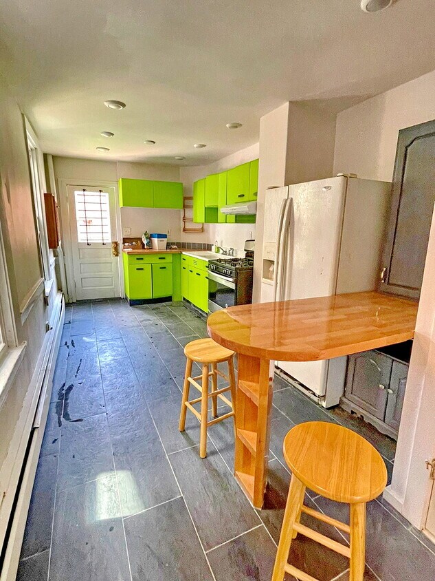 307 S Baylis St, Baltimore, MD 21224 House for Rent in Baltimore, MD