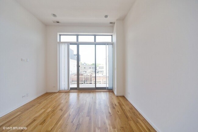 Building Photo - 2156 N Damen Ave