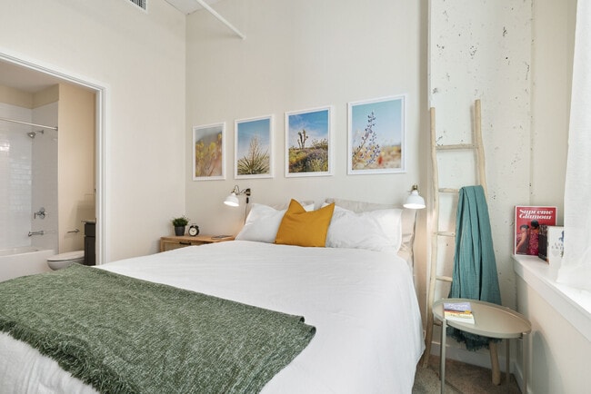 Building Photo - Notable